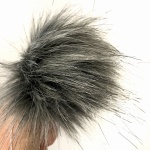 Pompon 10-12cm szary ciemny sztuczne futro p12