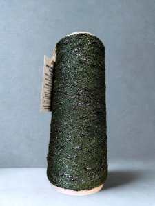 PRINCE Militare zielona  wiskoza EcoVero z antracytowymi nopkami, fantazyjna włóczka Magicloop  